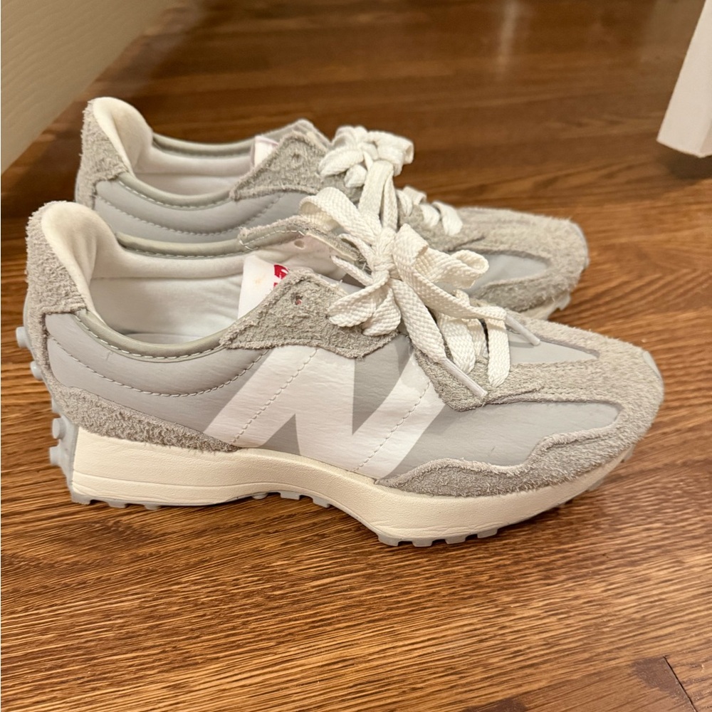 New Balance 327 Sneakers